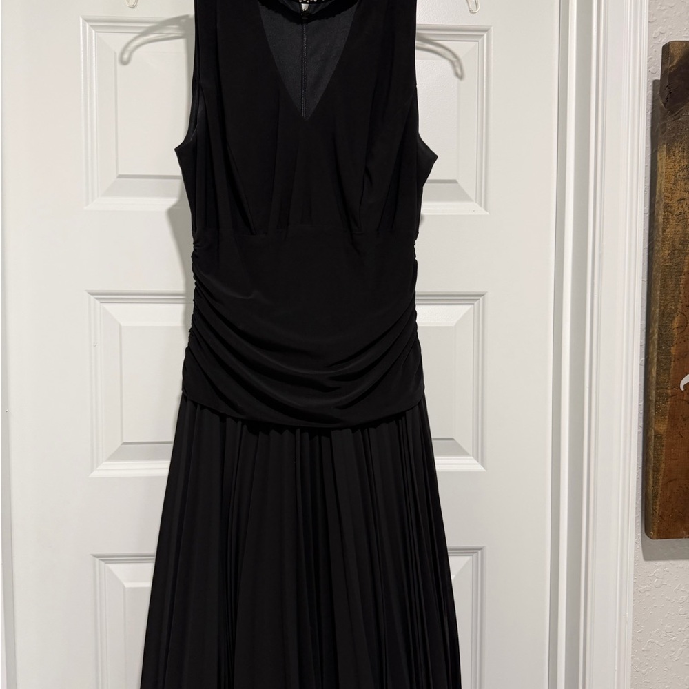 SLNY Black Sleeveless V-Neck Maxi Dress